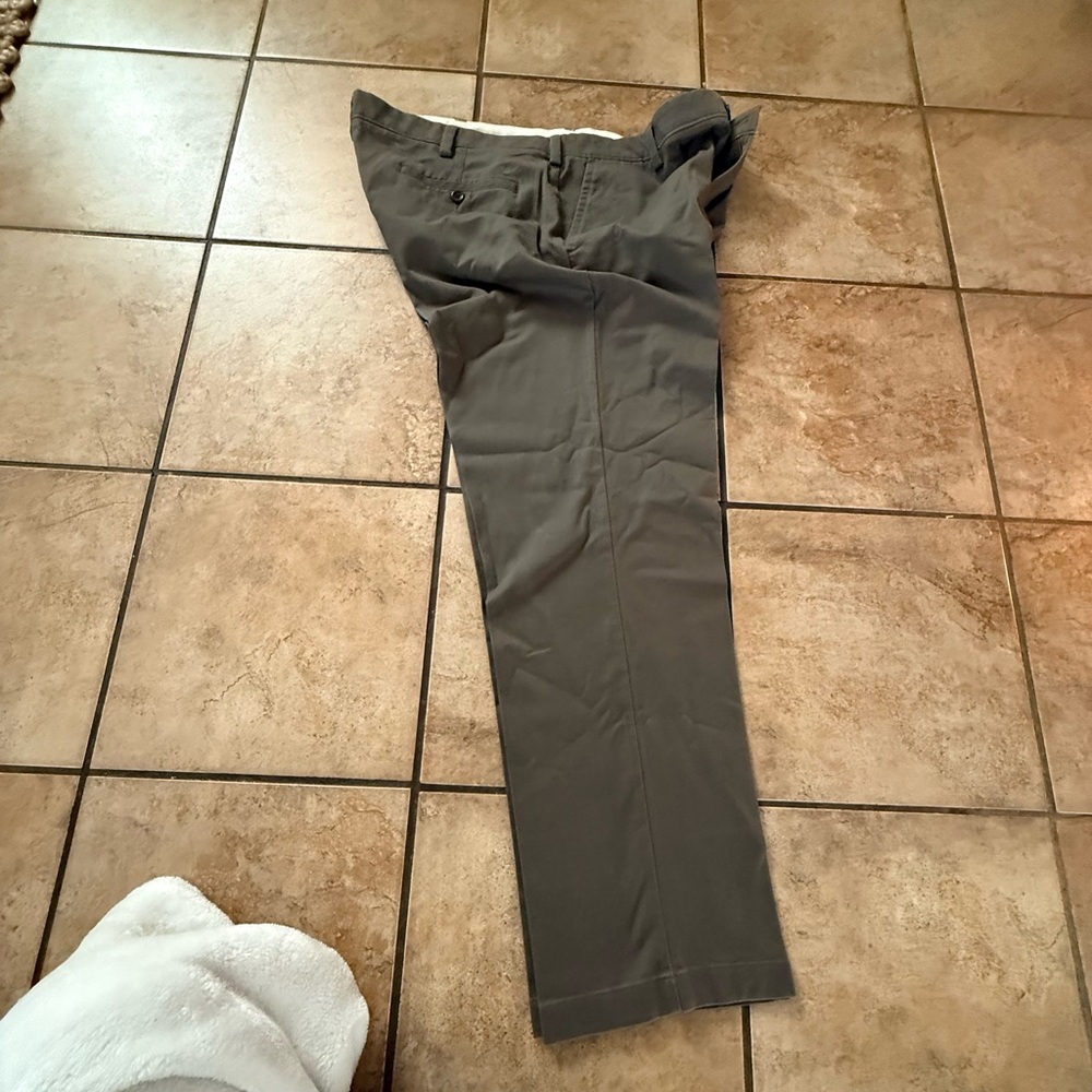 Dockers Men's Dark Gray Chinos
